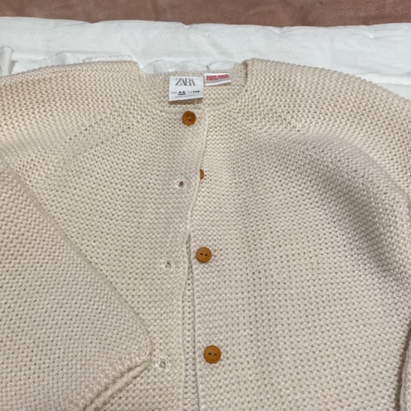 Zara - Picture 2 of 2